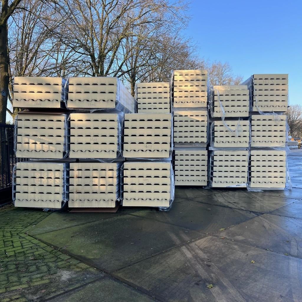 Sandwichpanelen voor (plat) dak en wand, 132/164 mm dik, Doe-het-zelf en Bouw, Platen en Panelen, Ophalen, Nieuw, 100 mm of meer