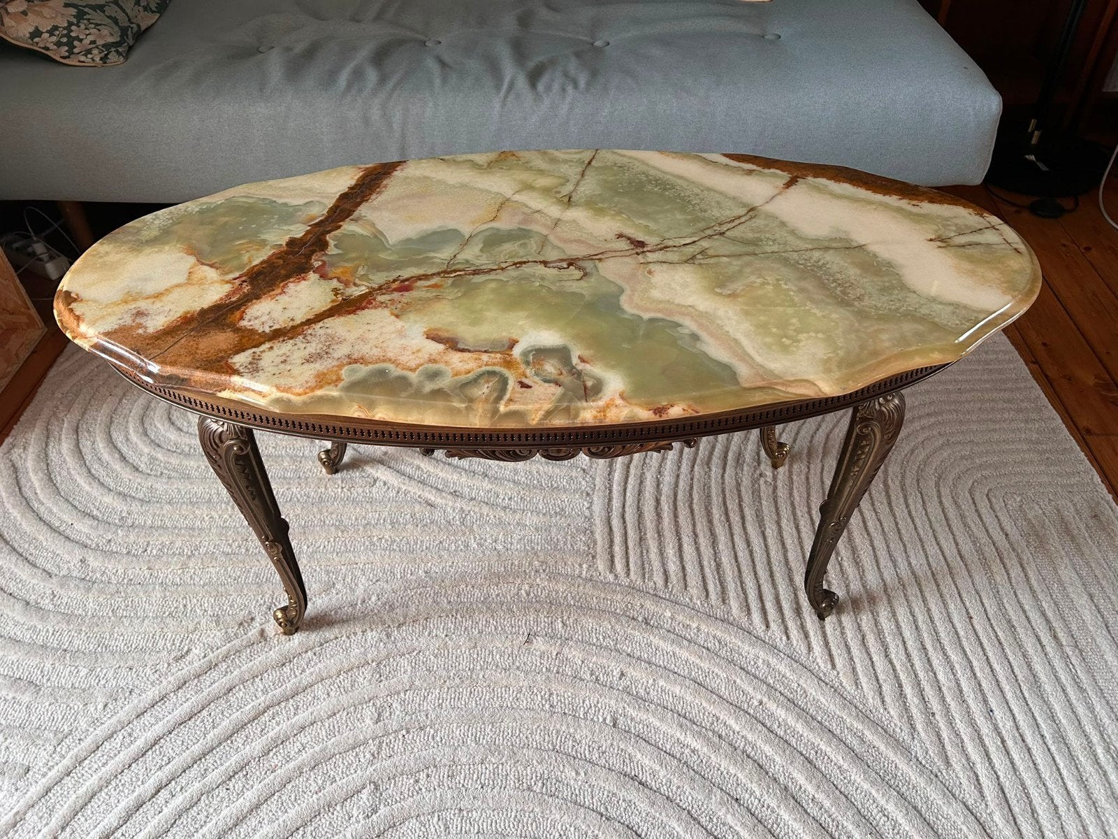 Table basse vintage en onyx et laiton, Maison & Meubles