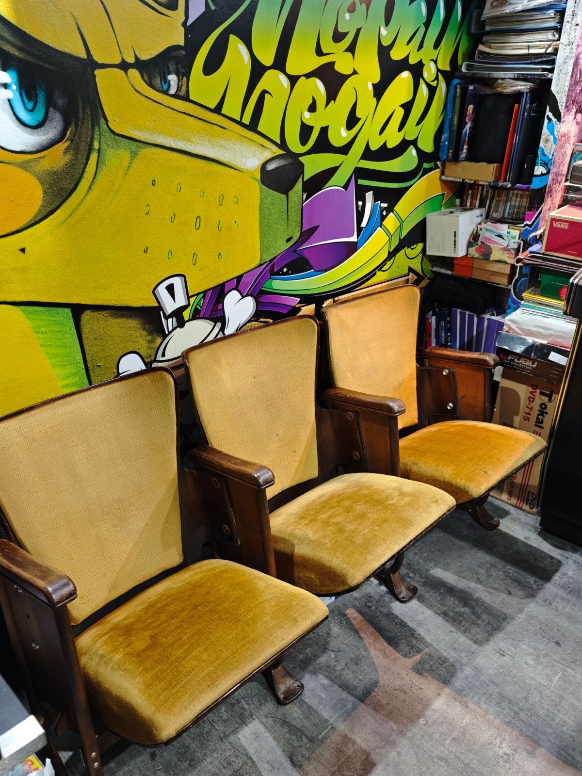 Fauteuil de cinéma, Enlèvement