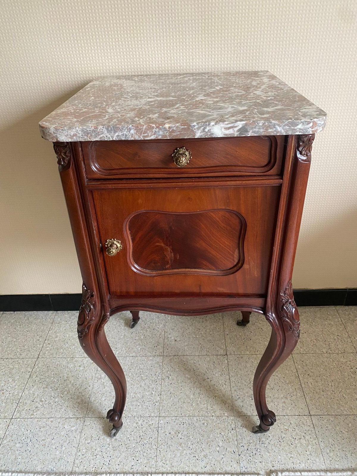 Table de chevet ancienne avec plateau en marbre, Enlèvement