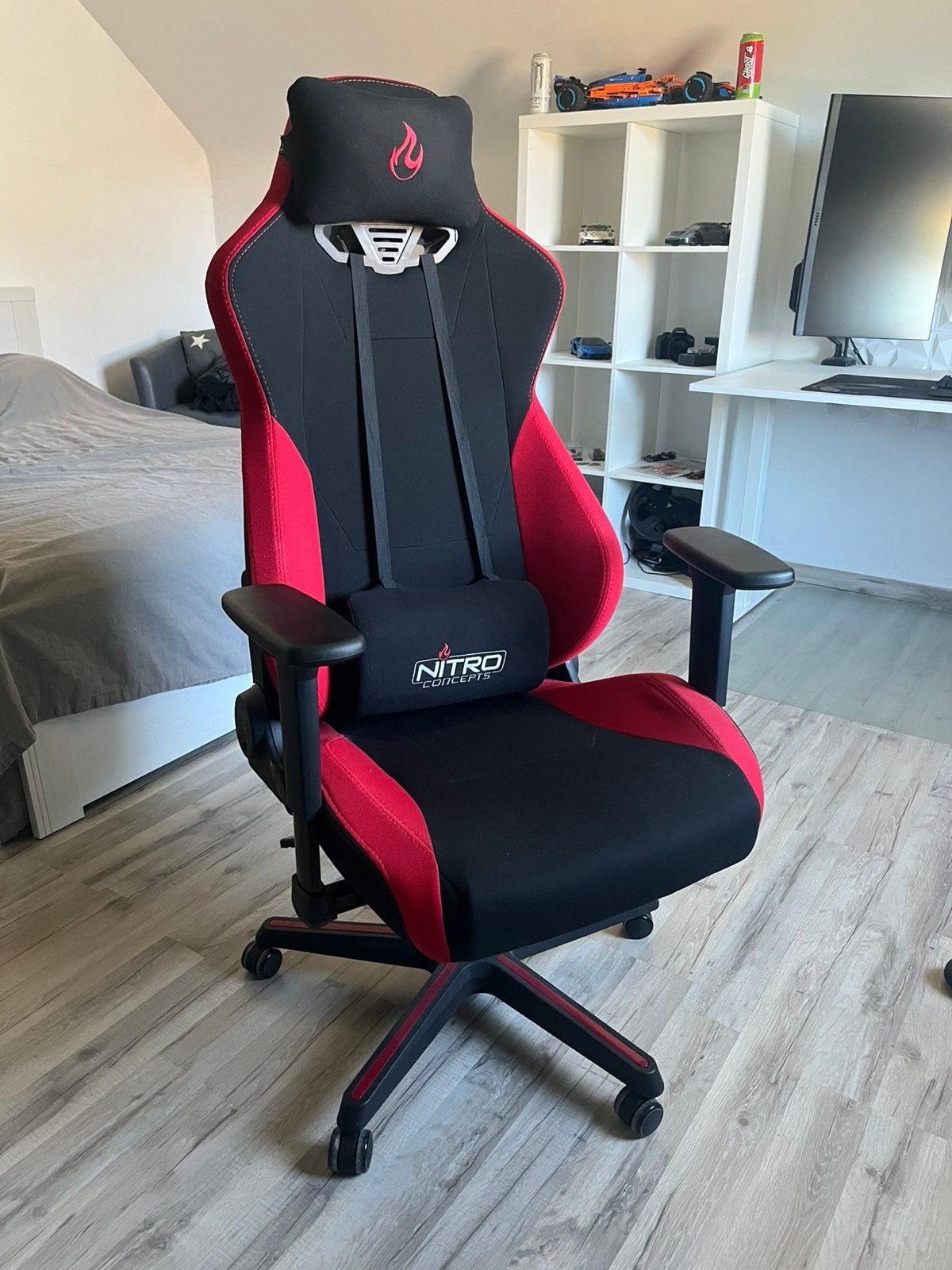 Chaise Gaming Nitro concept / tissu / noire et rouge, Maison & Meubles, Comme neuf, Chaise de bureau de gaming, Enlèvement, Chaise de bureau
