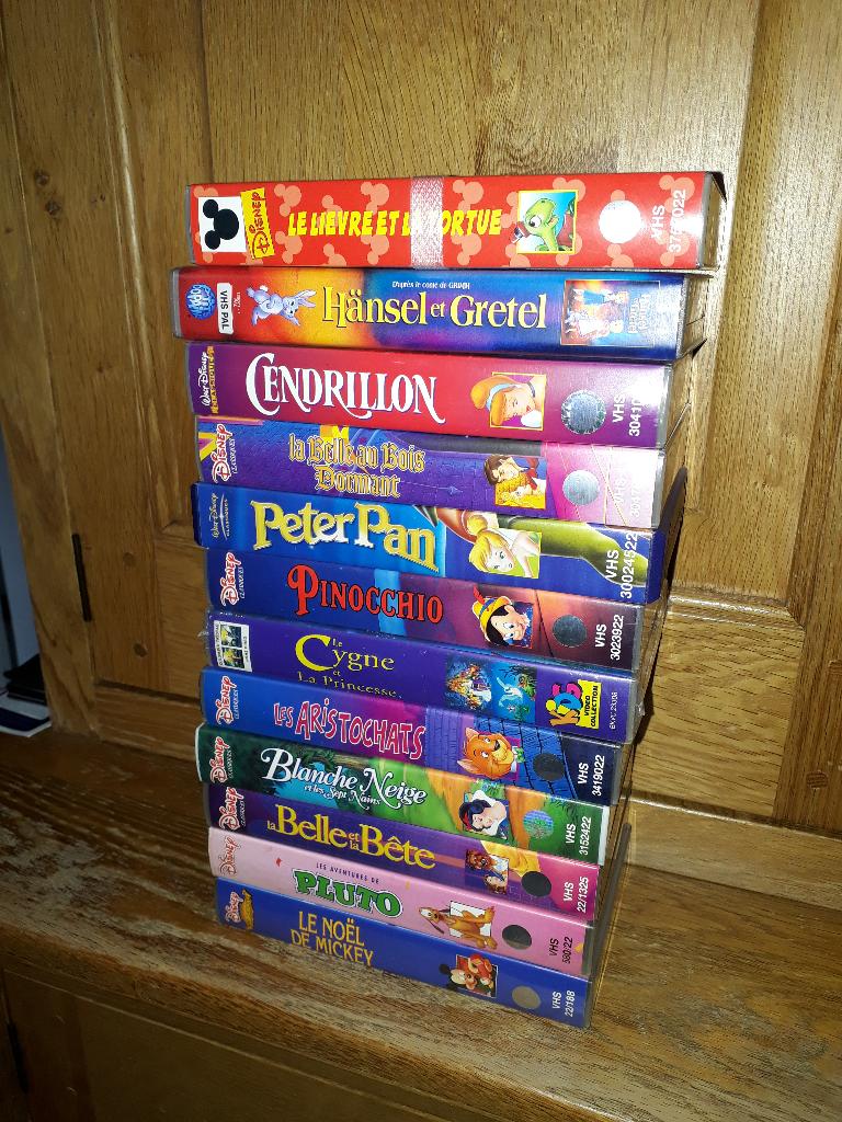 DISNEY LOT DE 12 CASSETTES VHF ENFANT, Verzamelen, Ophalen, Nieuw