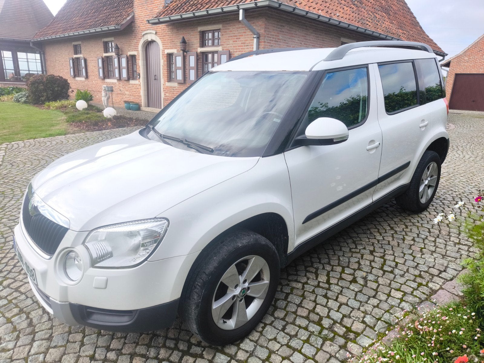 Skoda yeti Essence 1.2 TSI , Euro 5 , très propre 08/2010, Autos, Achat, Entreprise, Noir, 5 portes