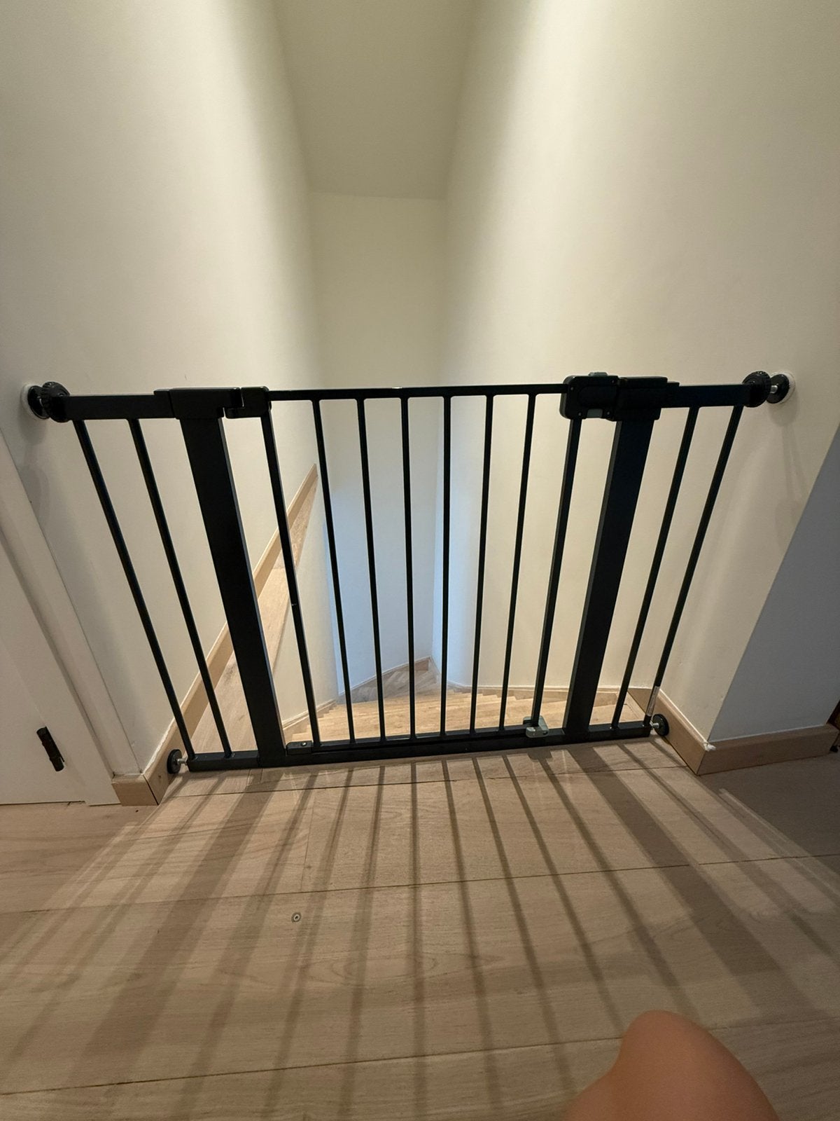 Safety 1st veiligheidsbarrière + 2 verlengstukken, Ophalen, Zo goed als nieuw, Klemhekje
