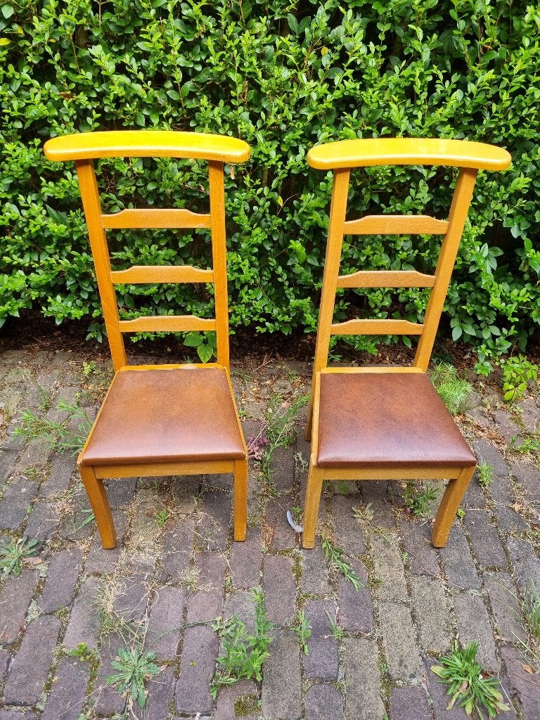 2 kerkstoelen, Ophalen