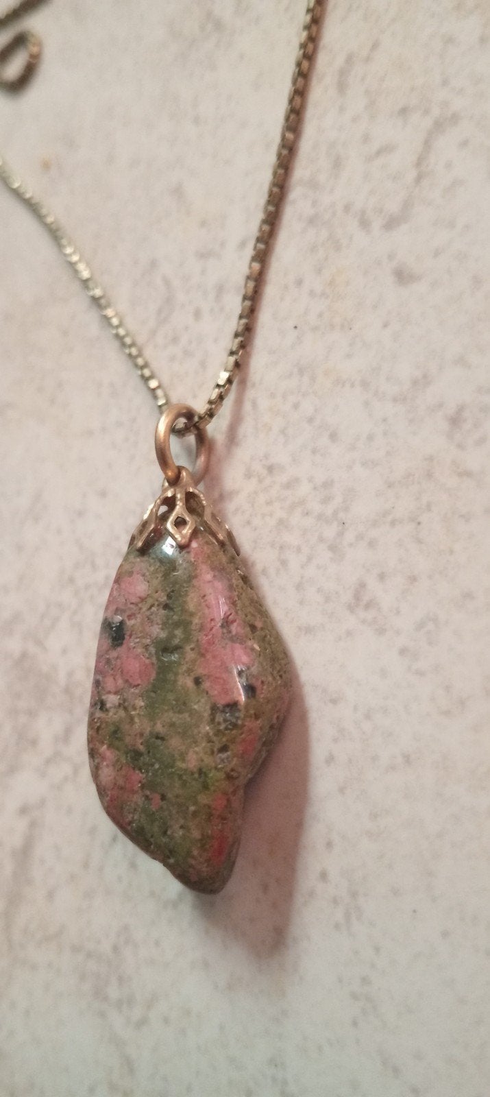 Bijou - collier - chaîne plaquée or avec pendentif pierre, Bijoux, Sacs & Beauté, Enlèvement ou Envoi, Avec pendentif, Or, Or