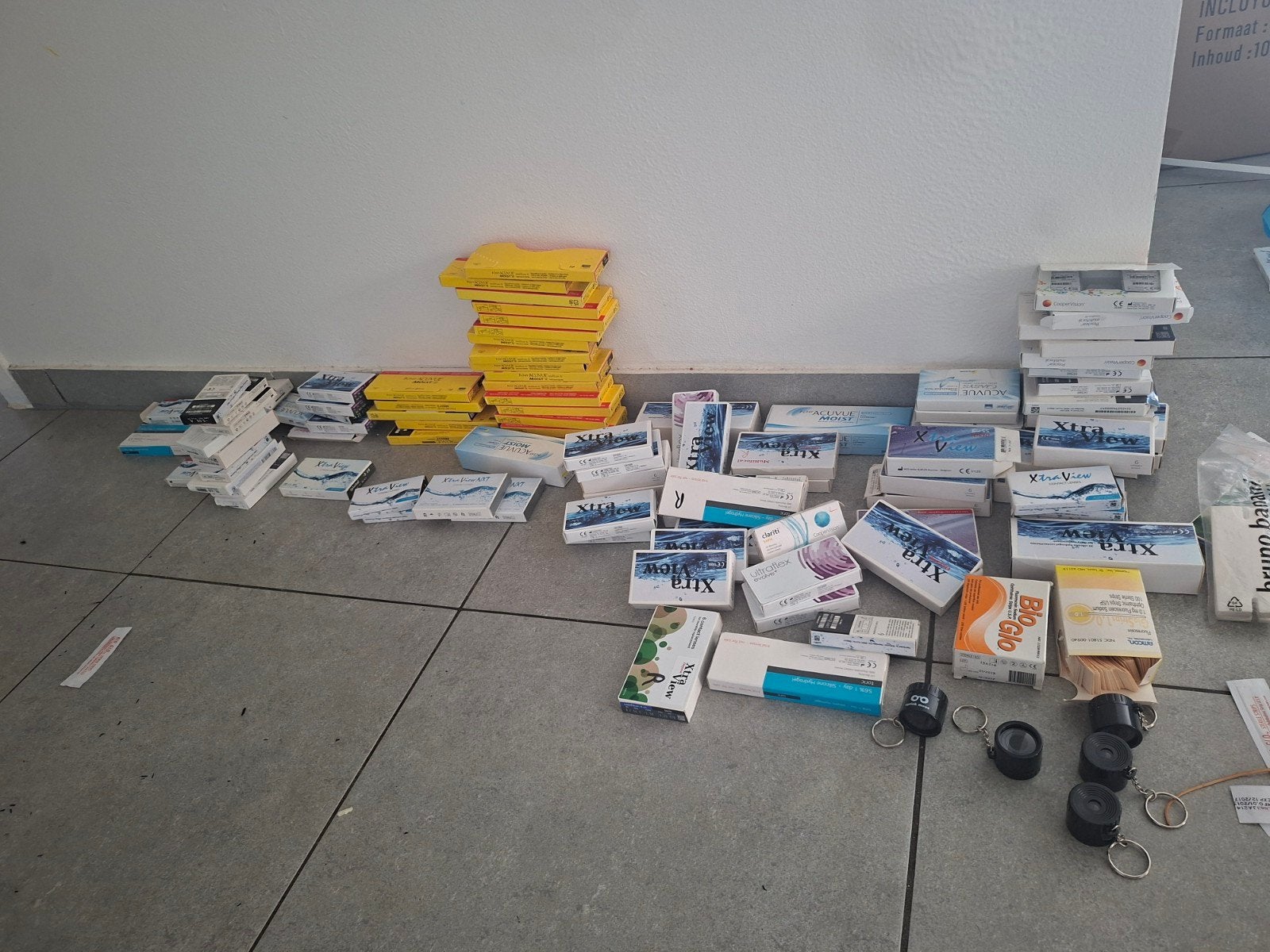 Zeer grote partij daglenzen en brilglazen en montuurs, Ophalen