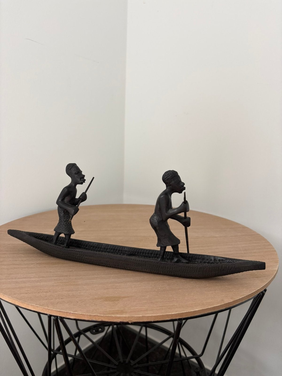 Afrikaanse kunst houten beeldjes op boot, Afrika, Handgemaakt, Zwart, Houtsnijwerk