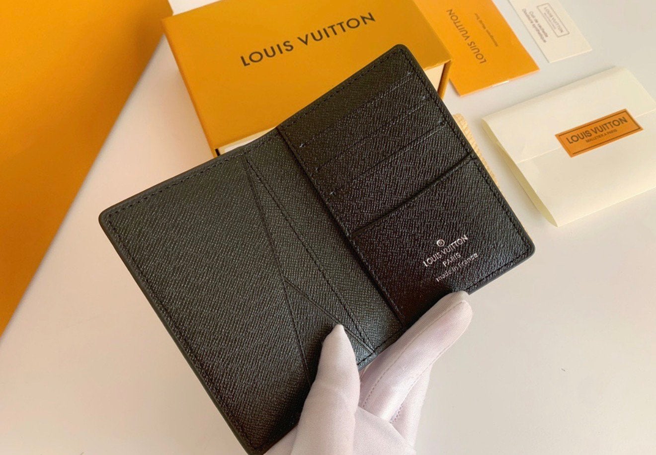 Lv portecarte, Informatique & Logiciels, Housses pour tablettes, Enlèvement ou Envoi, Comme neuf