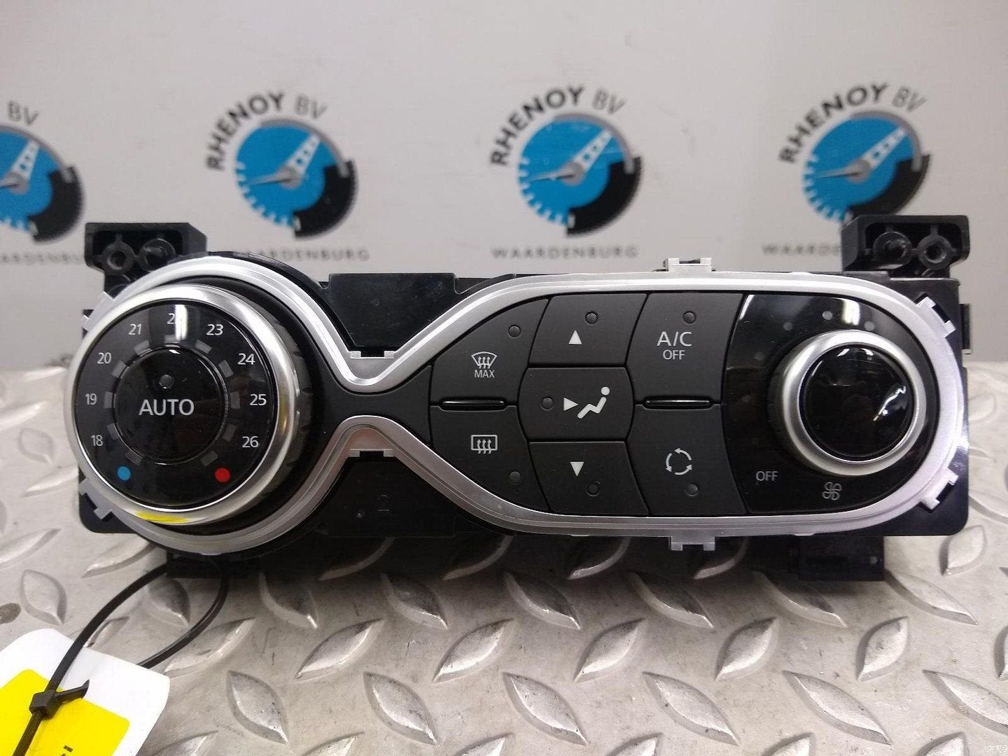 RENAULT TWINGO SPORT KACHEL BEDIENINGSPANEEL 2017, Ophalen of Verzenden, Gebruikt, ARN erkend