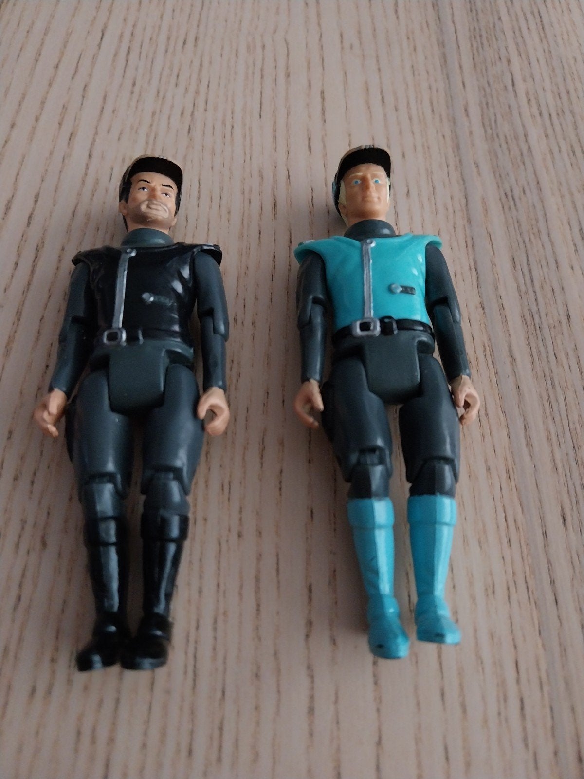 Captain scarlet and captain Black, Ophalen