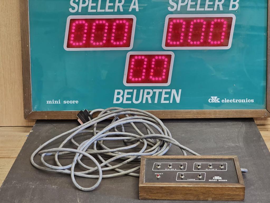 Biljart score bord “mini score” d&k electronics, Ophalen, Zo goed als nieuw