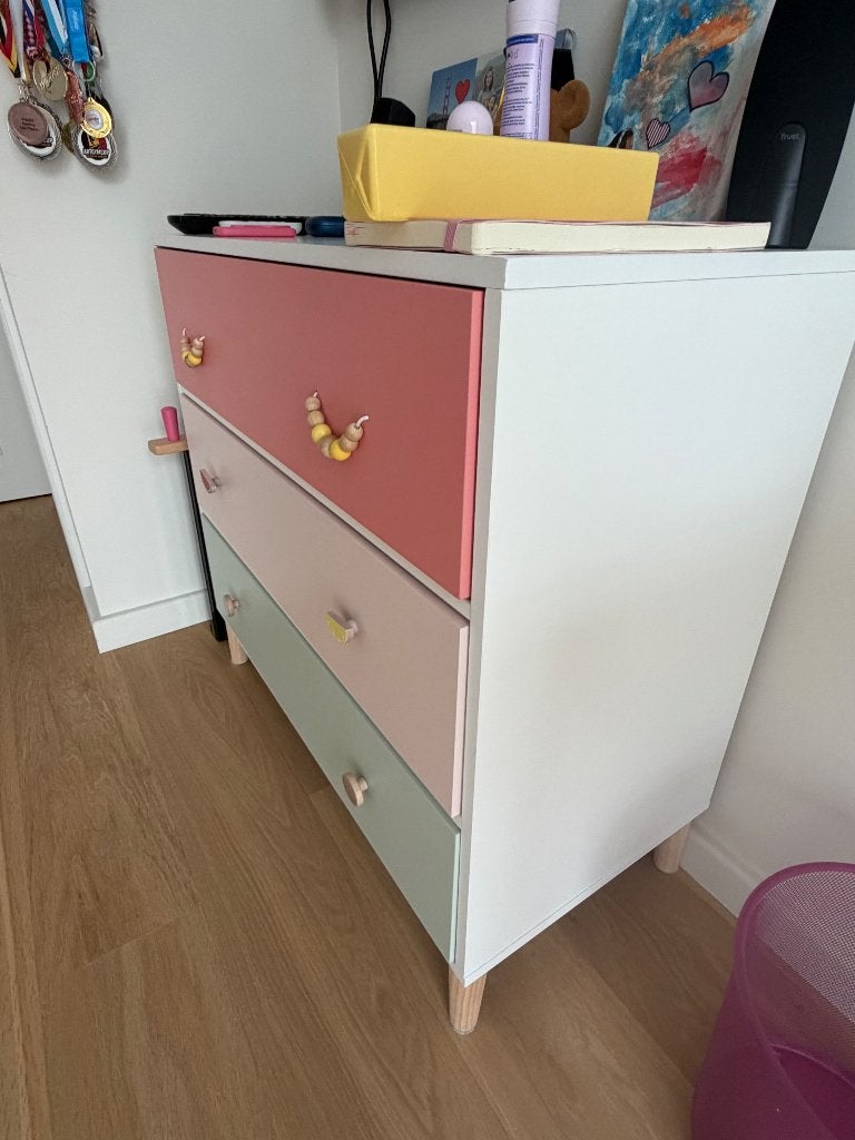 Desk and matching chest of drawers, Huis en Inrichting, Ophalen, Zo goed als nieuw, Hout, Kinderbureau
