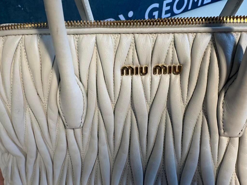 Authentieke miu miu handras in creme lamsleder, Handtassen en Accessoires, Tassen | Damestassen, Ophalen, Zo goed als nieuw, Handtas