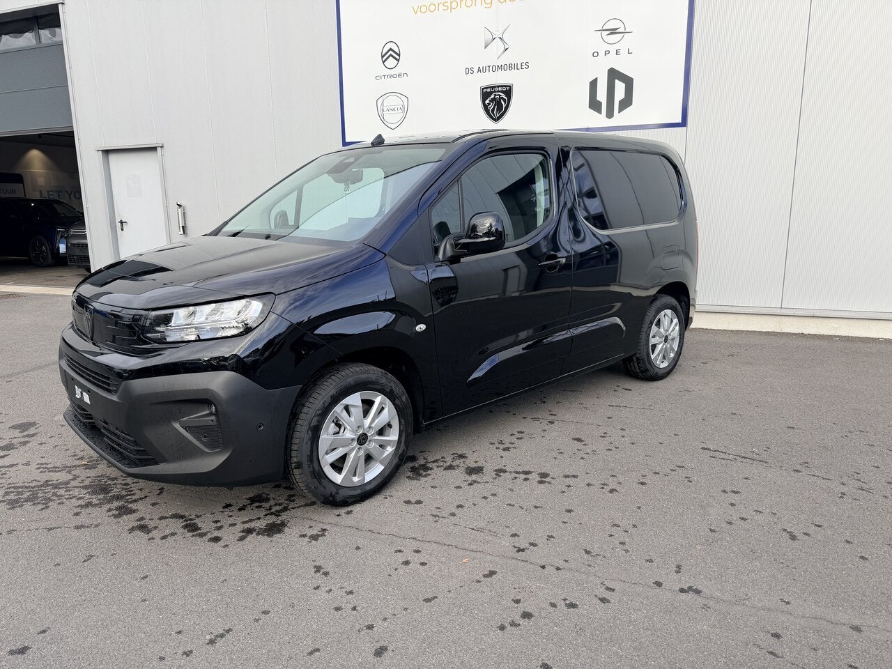 Peugeot Partner 130PK AUTOMAAT *0KM* NAVI - KEYLESS - SURRO, 4 deurs, 1498 cc, 0 kg, Zwart