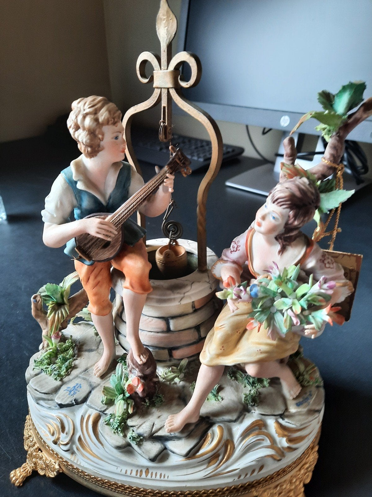 Heel fijn afgewerkt en op zware voet, Ophalen of Verzenden
