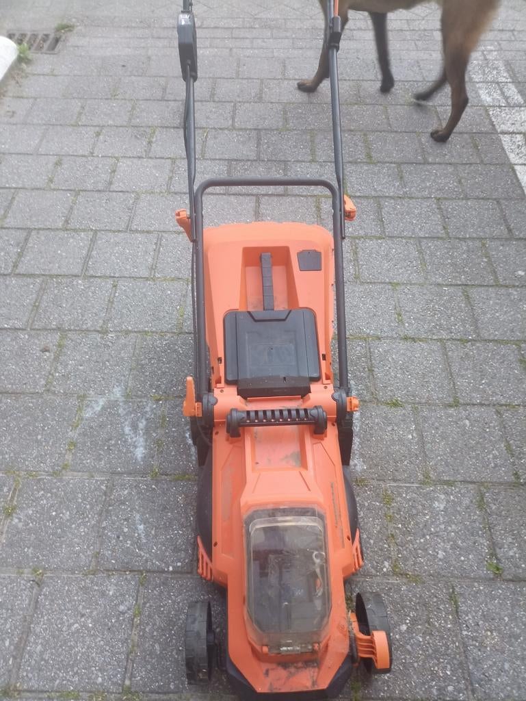 Grasmaaier op bat, Ophalen