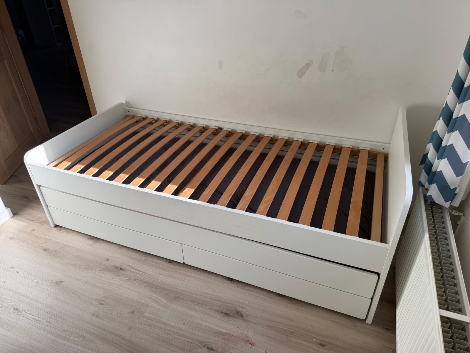 Eenpersoonsbed met uitschuifbaar bed en 2 opbergschuiven, Ophalen, Zo goed als nieuw