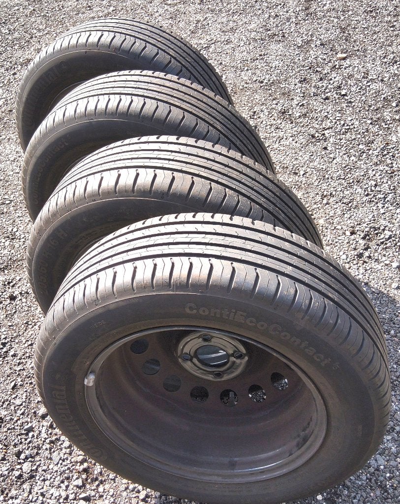 Très bons pneus été 205/60-16 sur jantes originales Ford, Pneus et Jantes, 16 pouces, Pneus été, 205 mm