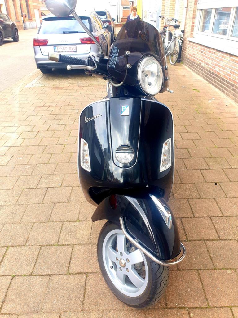 vespa Piaggio 125 Gts Zeer goede Staat.