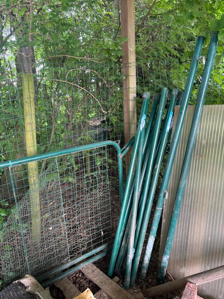 Bekaert 2 groene poortjes -  11 palen voor afsluiting, Tuin en Terras, Tuinhekken en Hekwerk, Ophalen, Gebruikt
