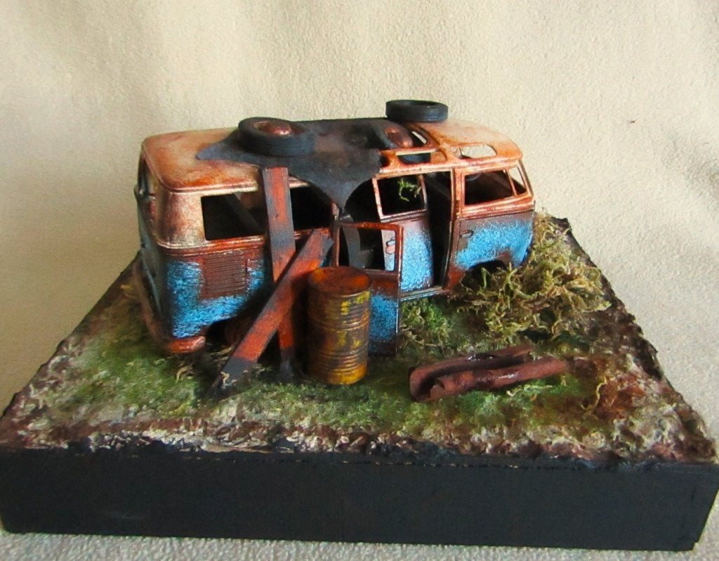 VW T1 junkyard diorama - 1/24, Ophalen of Verzenden, Zo goed als nieuw, Auto, Overige merken