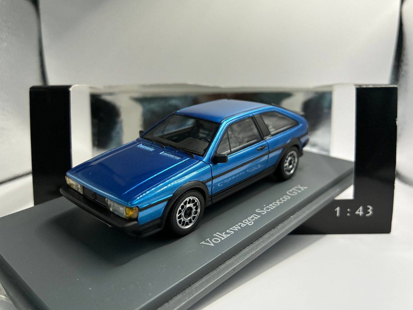 Volkswagen Scirocco 1.8 GTX (Typ 53B) 1986 - Neo Scale, Enlèvement ou Envoi, Neuf, Voiture, Autres marques
