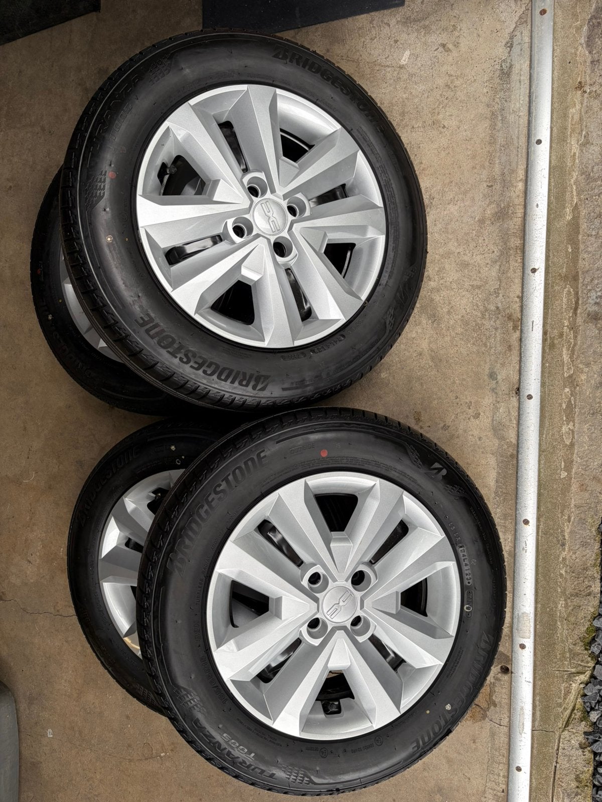 Jantes dacia renault d’origine neuf, Autos : Pièces & Accessoires, Pneus & Jantes, Pneu(s), Enlèvement
