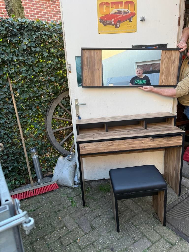Mooie en moderne kaptafel-set Huy (3-delig), Ophalen, Zo goed als nieuw