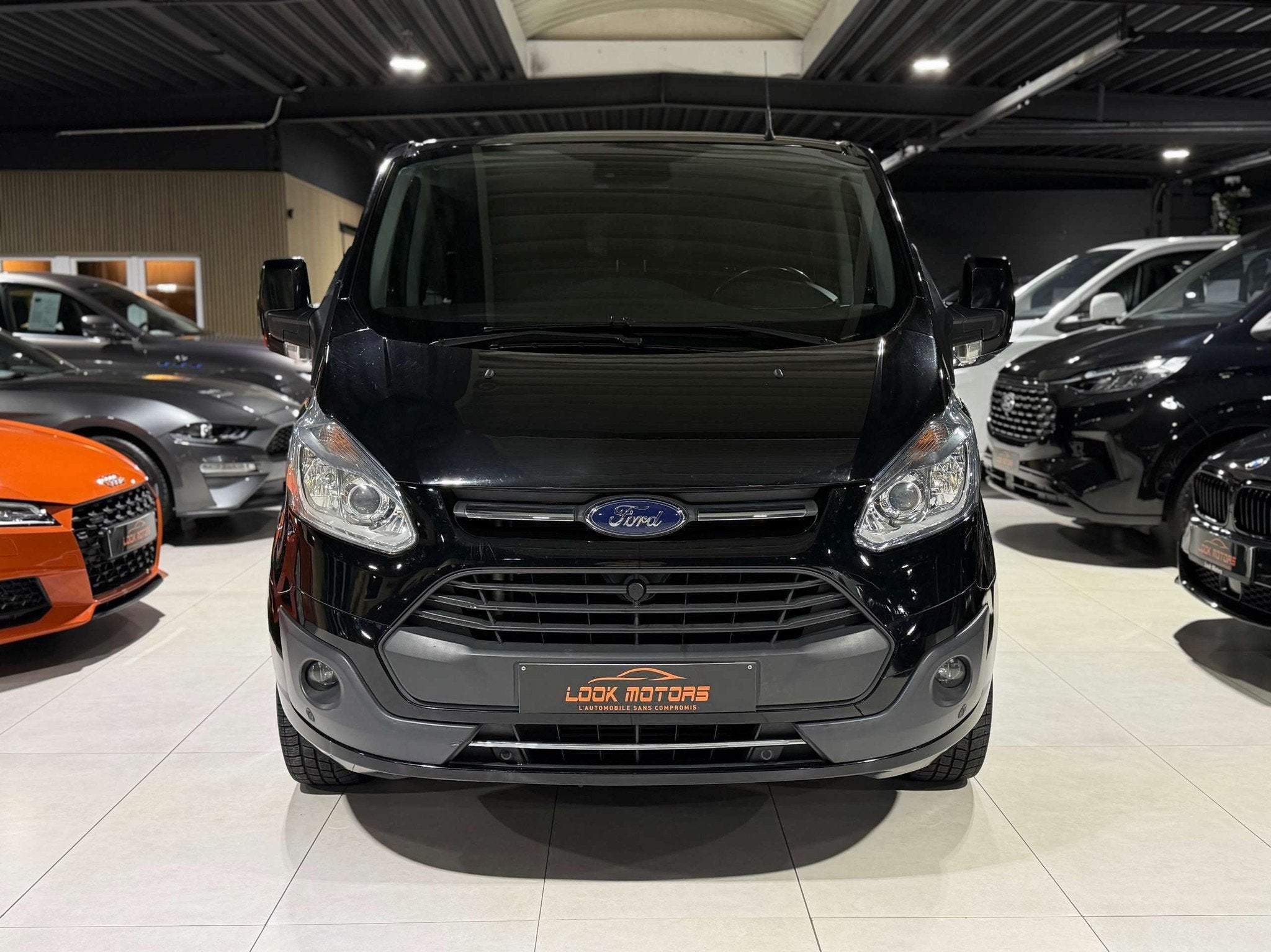 Ford Transit Custom 2.0 TDCi 136cv DOUBLE PORTES LATERALES 5, Voorwielaandrijving, 4 cilinders, Zwart, 6 deurs