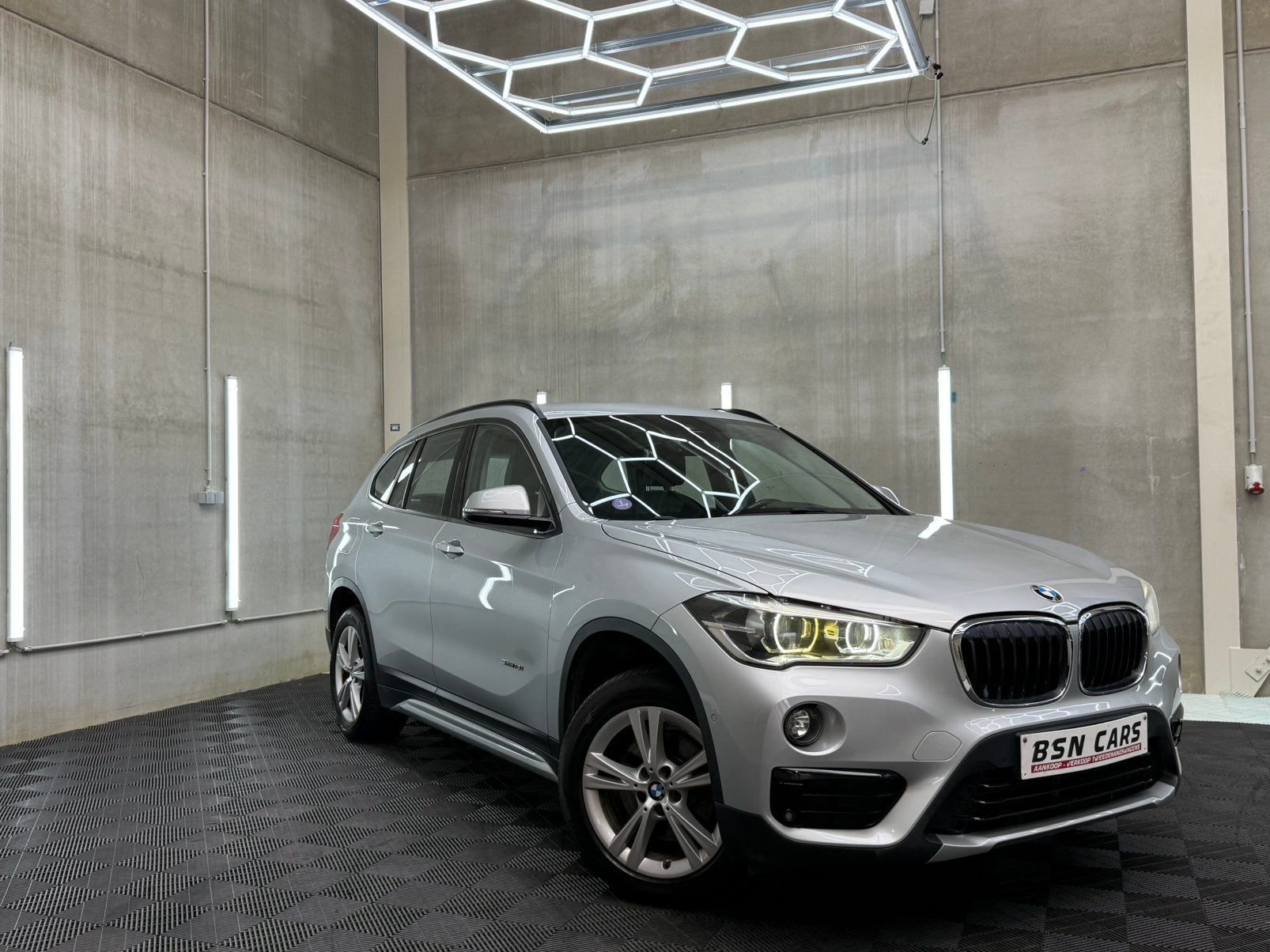 BMW X1/XENON/1STE EIGENAAR/LEER/PDC/CRUISE/GARANTIE, Auto's, Leder, 5 zetels, 5 deurs, BMW Premium Selection