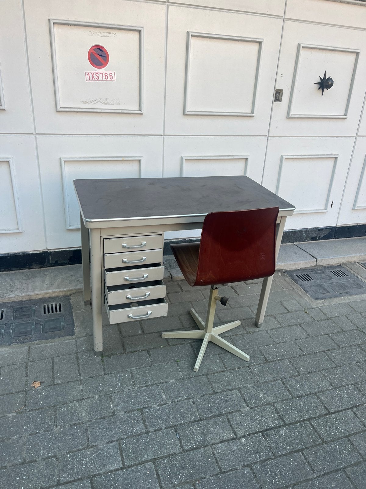 Vintage industrieel bureau en stoel, Ophalen, Kinderbureau, Zo goed als nieuw, Industrieel