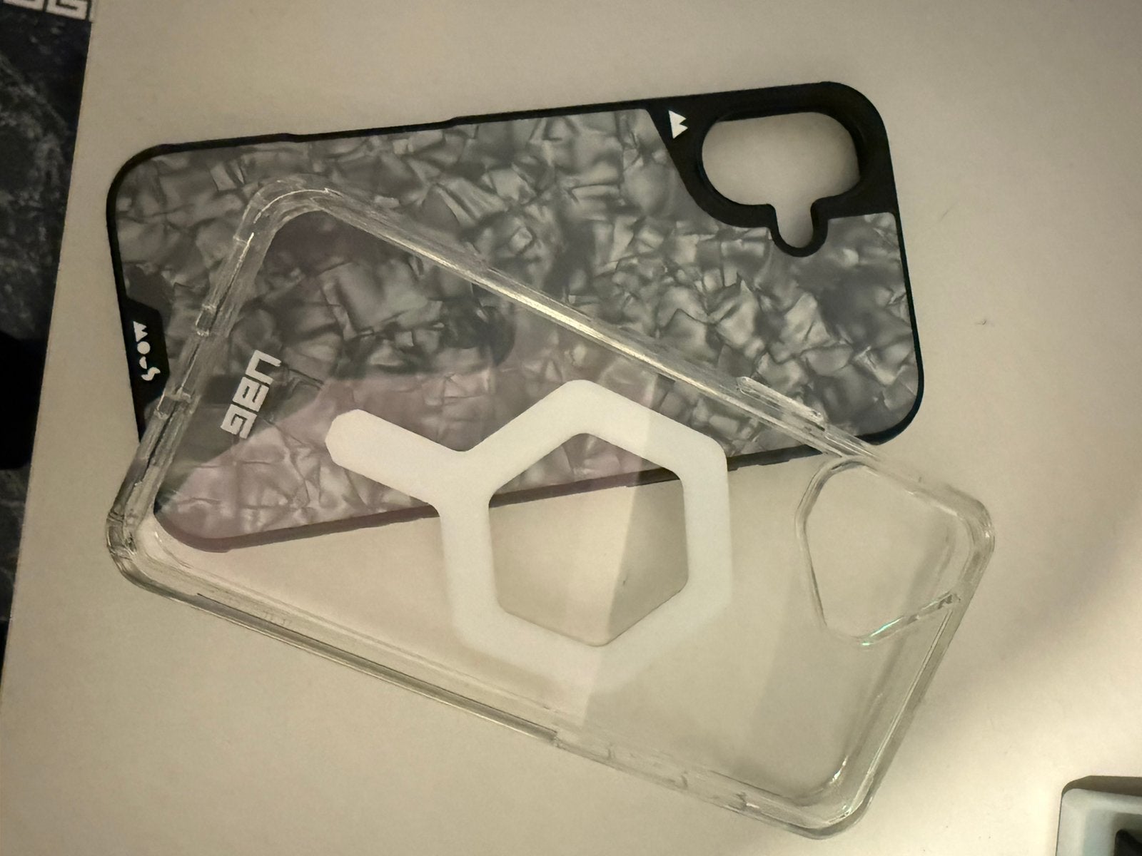 Mous Hoesje voor iPhone 16 Plus – Transparant, Telecommunicatie, Ophalen, Zwart, UAG, IPhone 16