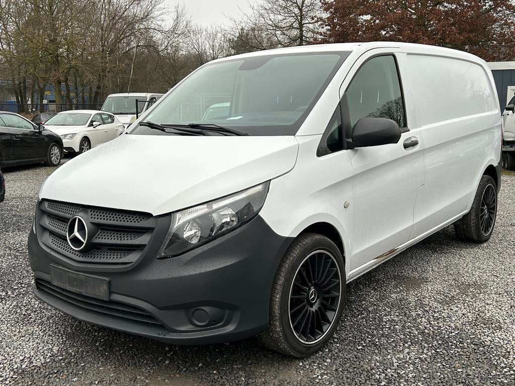 Mercedes Vito bj 2017 avec 208 000 km de fret léger, Entreprise, 2 places, Boîte manuelle, Noir