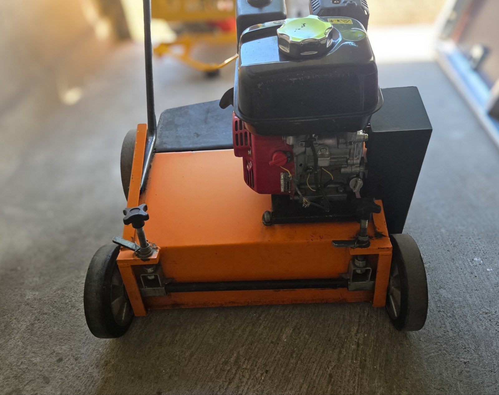 Verticuteermachine Eliet e501, Enlèvement