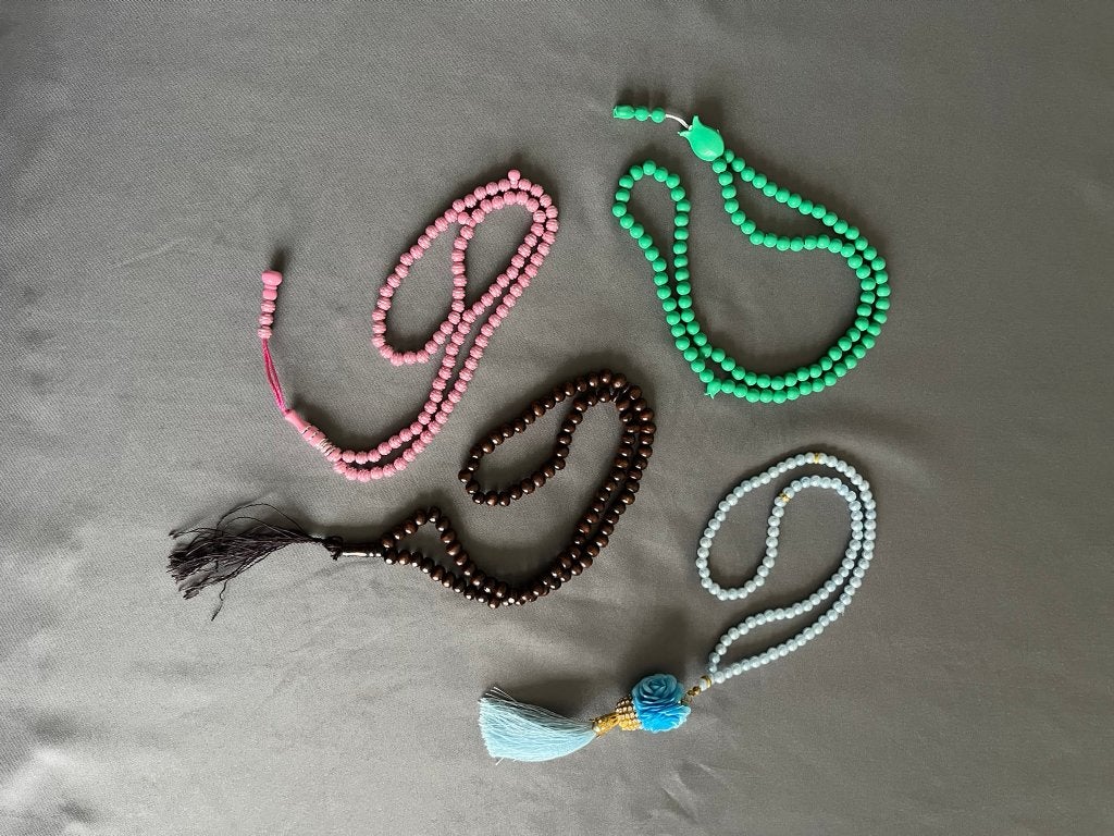 Set van 4 verschillende tasbihs / gebedskettingen, Ophalen of Verzenden, Zo goed als nieuw, Overige kleuren