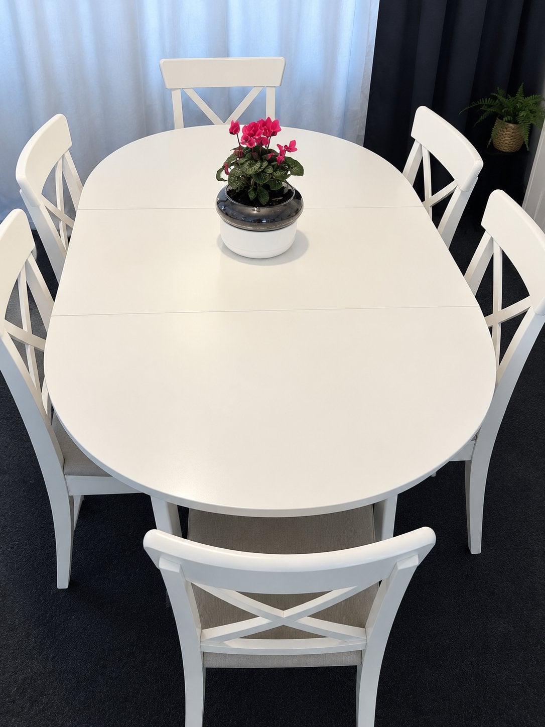 Witte IKEA eettafel ovaal met 6 witte stoelen, uitschuifbaar, Ophalen, Zo goed als nieuw, Vijf personen of meer, Ovaal