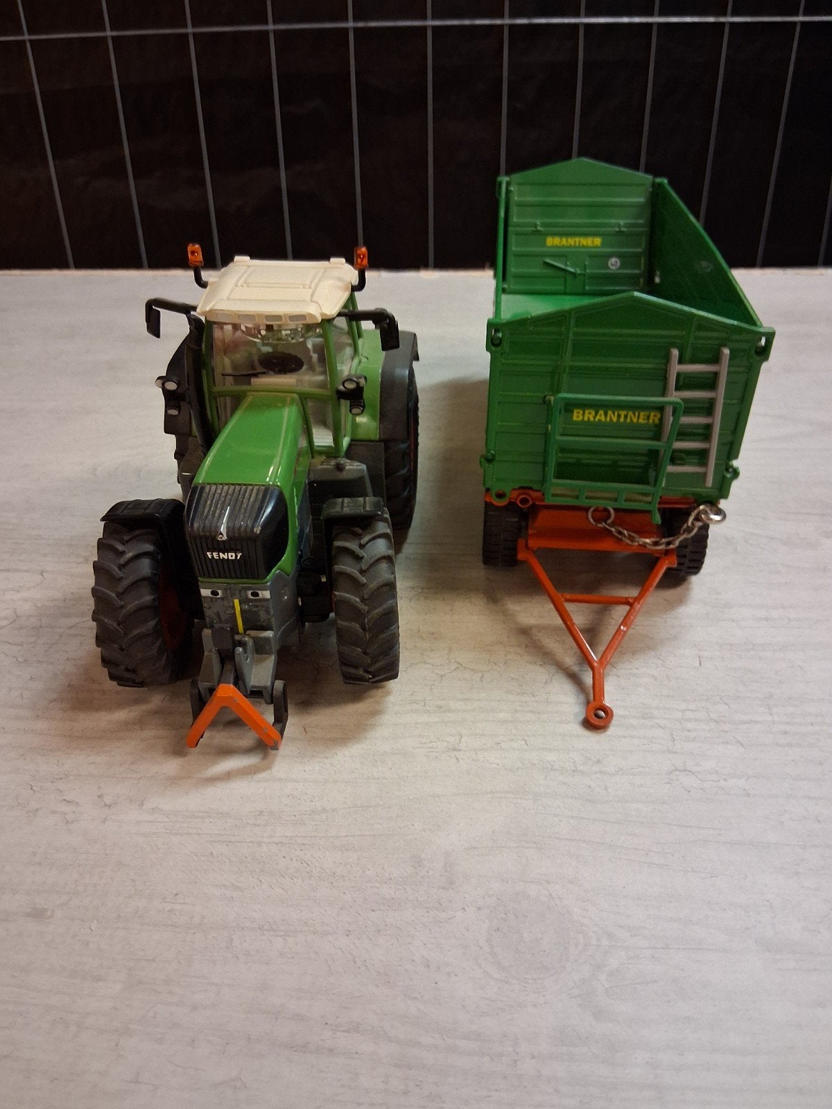 Siku Fendt 930 radio geleide met aanhanger ( metaal), Ophalen, Zo goed als nieuw