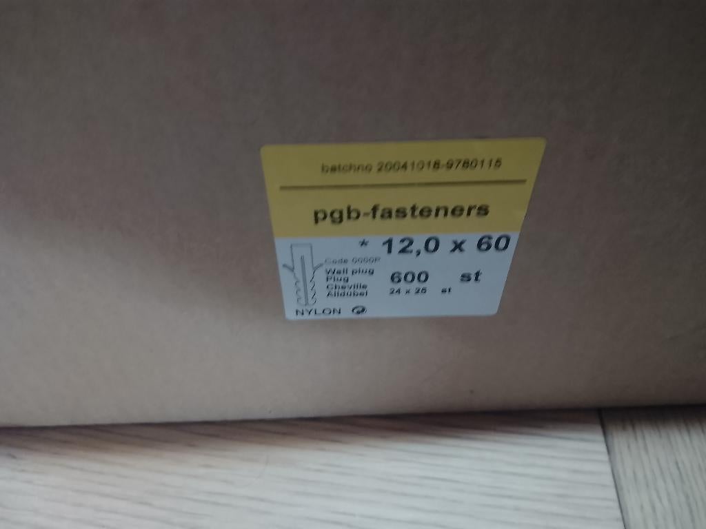 24 boîtes de 25 chevilles de12mm, Ophalen, Pluggen