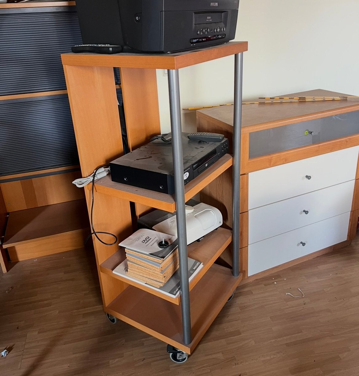 Armoire, étagère sur roulettes, Enlèvement, Comme neuf
