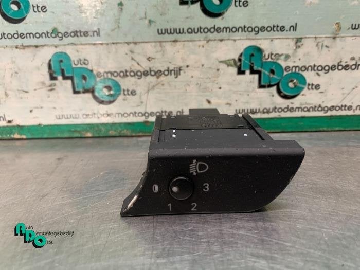 Commutateur phare hauteur réglable d'un Audi A4 (A4 01-), -, 3 mois de garantie, Audi, Utilisé