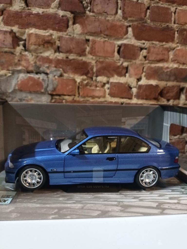 Schaalmodel bmw e36,schaal 1.18, in nieuwstaat, Hobby en Vrije tijd, Ophalen of Verzenden