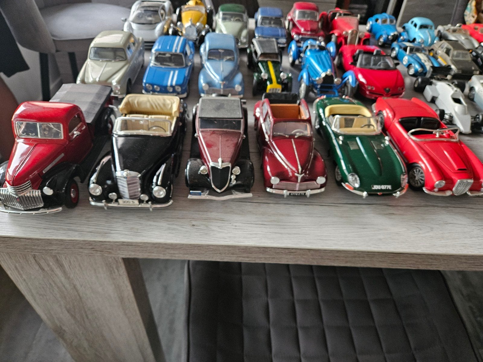 Lot de 18 voiture 1.18 , 22 voiture 1.24 et 45 voiture 1.43, Hobby & Loisirs créatifs, Voitures miniatures | 1:18, Voiture
