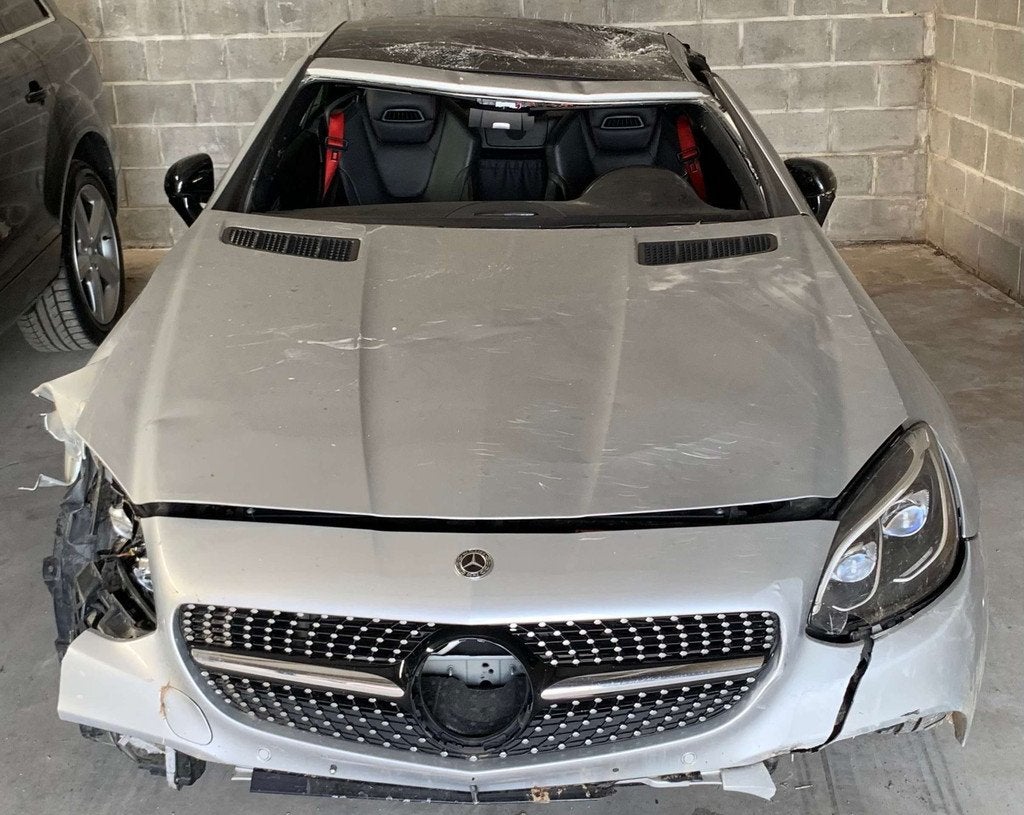 Mercedes-Benz SLC 180 ACCIDENTÉE / MOTEUR DÉMARRE / NON D, Cuir, Argent ou Gris, Achat, Boîte manuelle