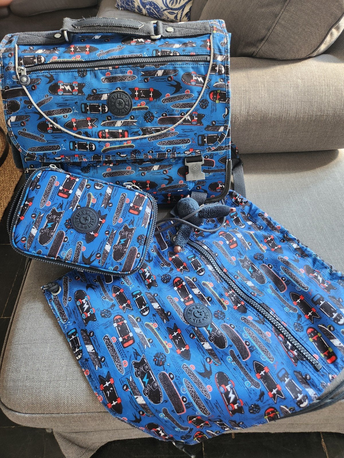 cartable+plumier+sac de gym, Enlèvement