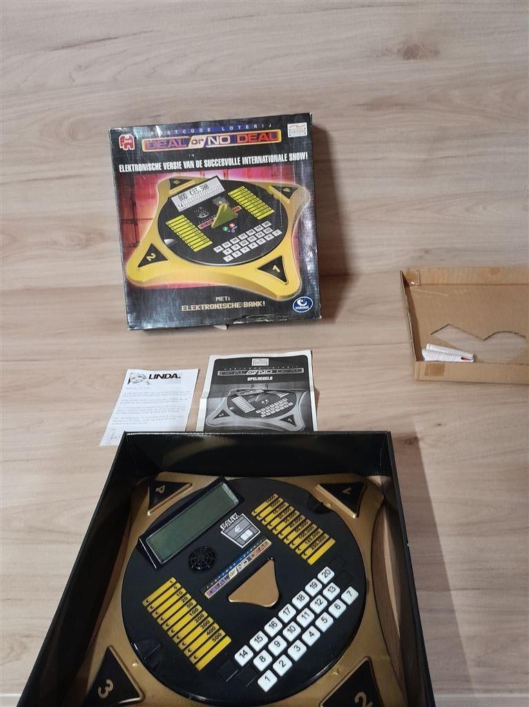 Deal or no deal computer - s1700, Hobby en Vrije tijd, Gezelschapsspellen | Bordspellen, Verzenden, Zo goed als nieuw