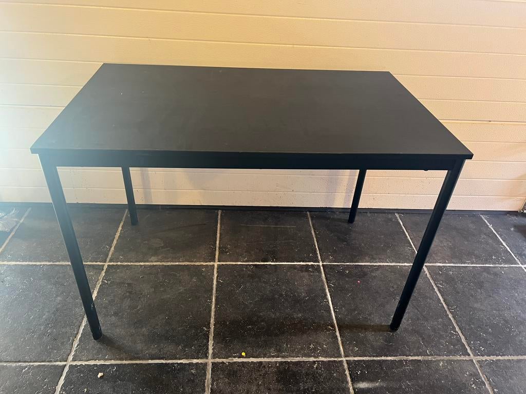 Tafel zwart ikea, Huis en Inrichting, Tafels | Sidetables, Ophalen, Gebruikt
