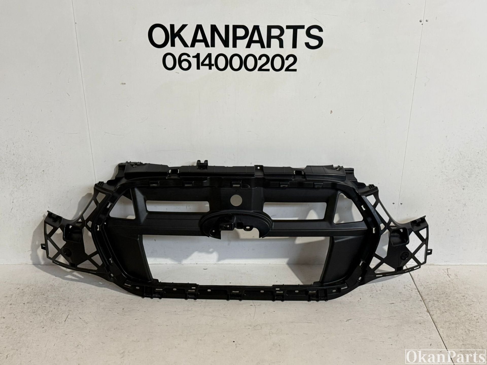 Ford Transit Custom II Grille houder RK31-17E778-E, Info@fabrikant.eu, Voor, Fabrikantstraat 1
1000 AA  Amsterdam, Fabrikant BV
