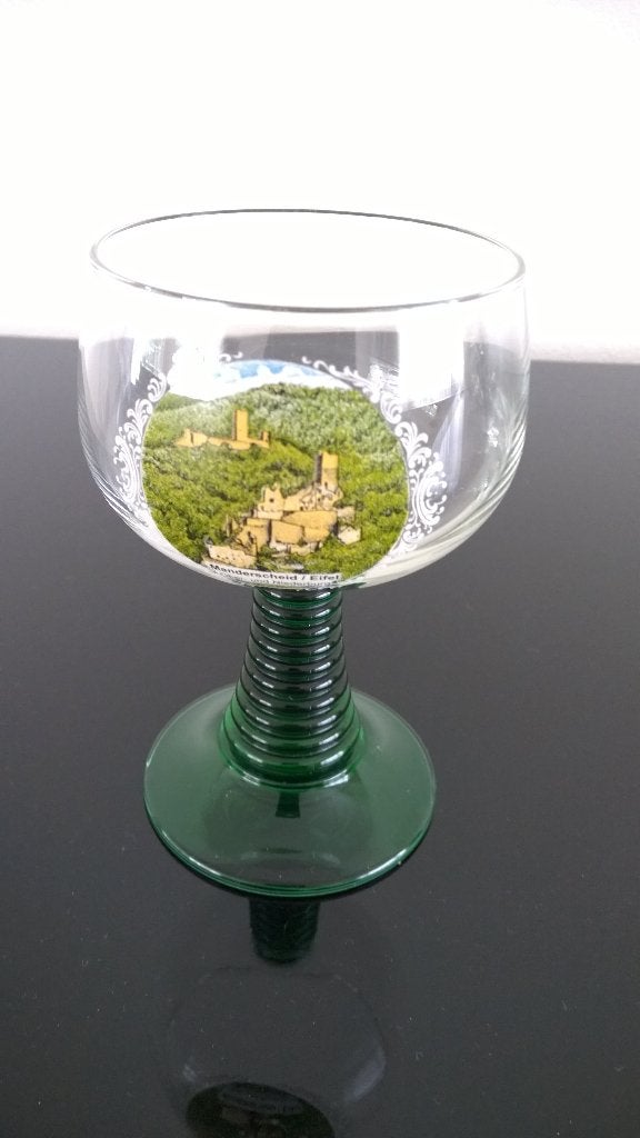 Wijn glas op groene voet - eifelgebergte, Ophalen of Verzenden, Nieuw, Overige gebieden