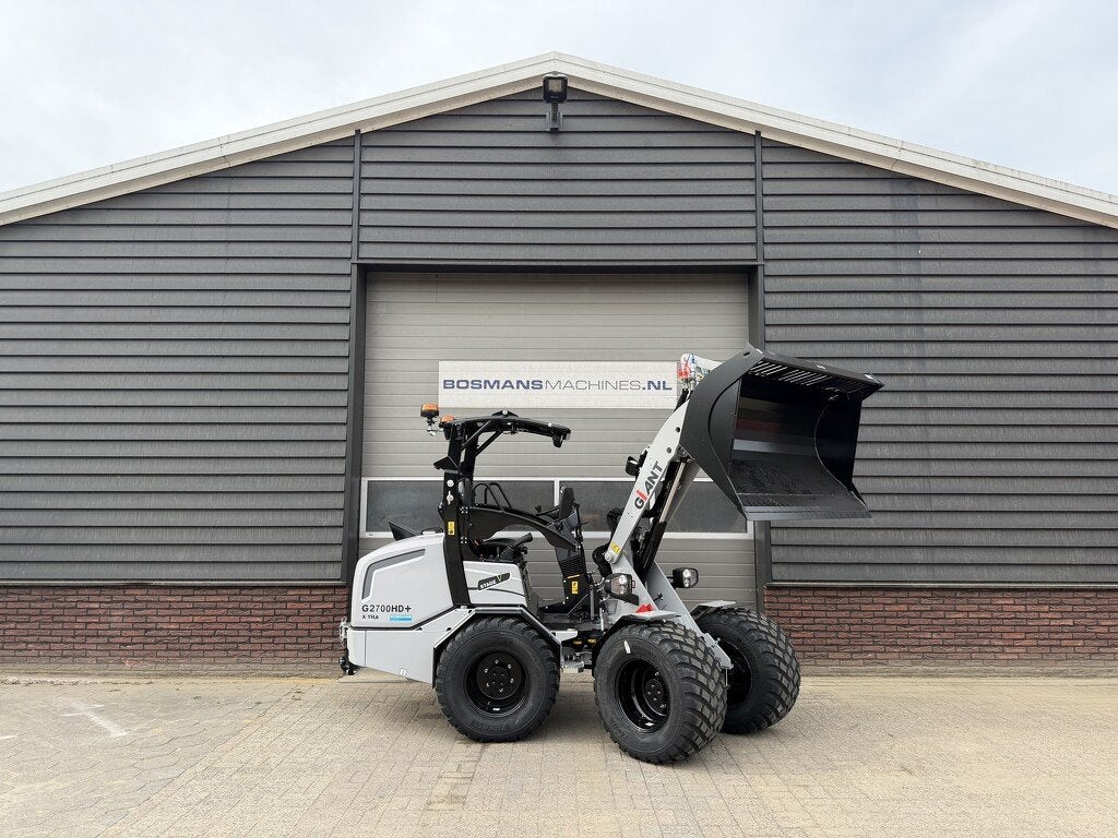 Giant G2700 X-TRA HD+ shovel / kniklader NIEUW signaalgrijs, Tobroco, Info@tobroco.nl, Sprendlingenstraat 57
5061 KM  Oisterwijk